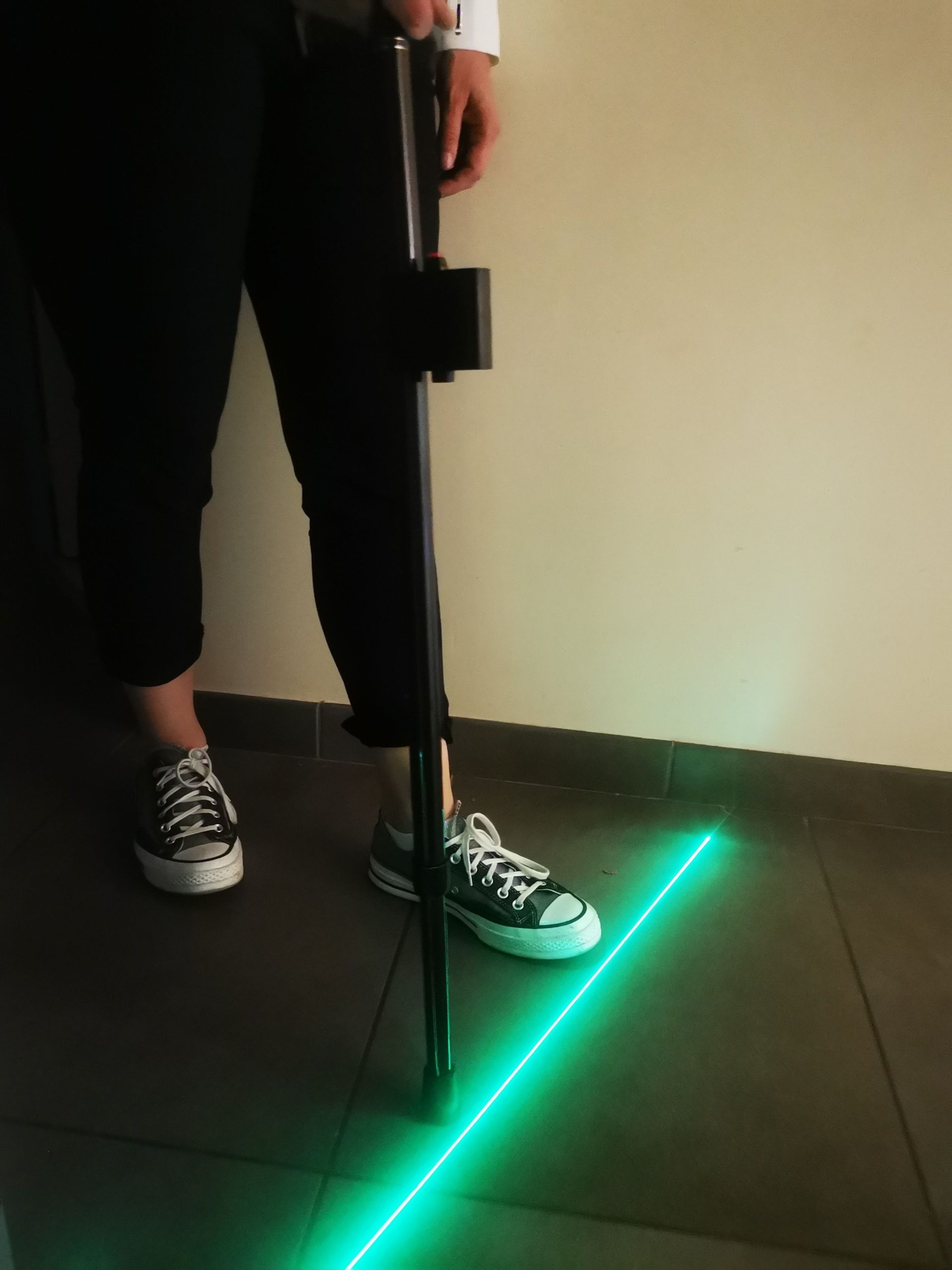 Canne réglable en carbone avec dispositif laser 2343